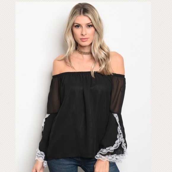 ✔️Off the Shoulder Blouse✔️ - Picture 2 of 3